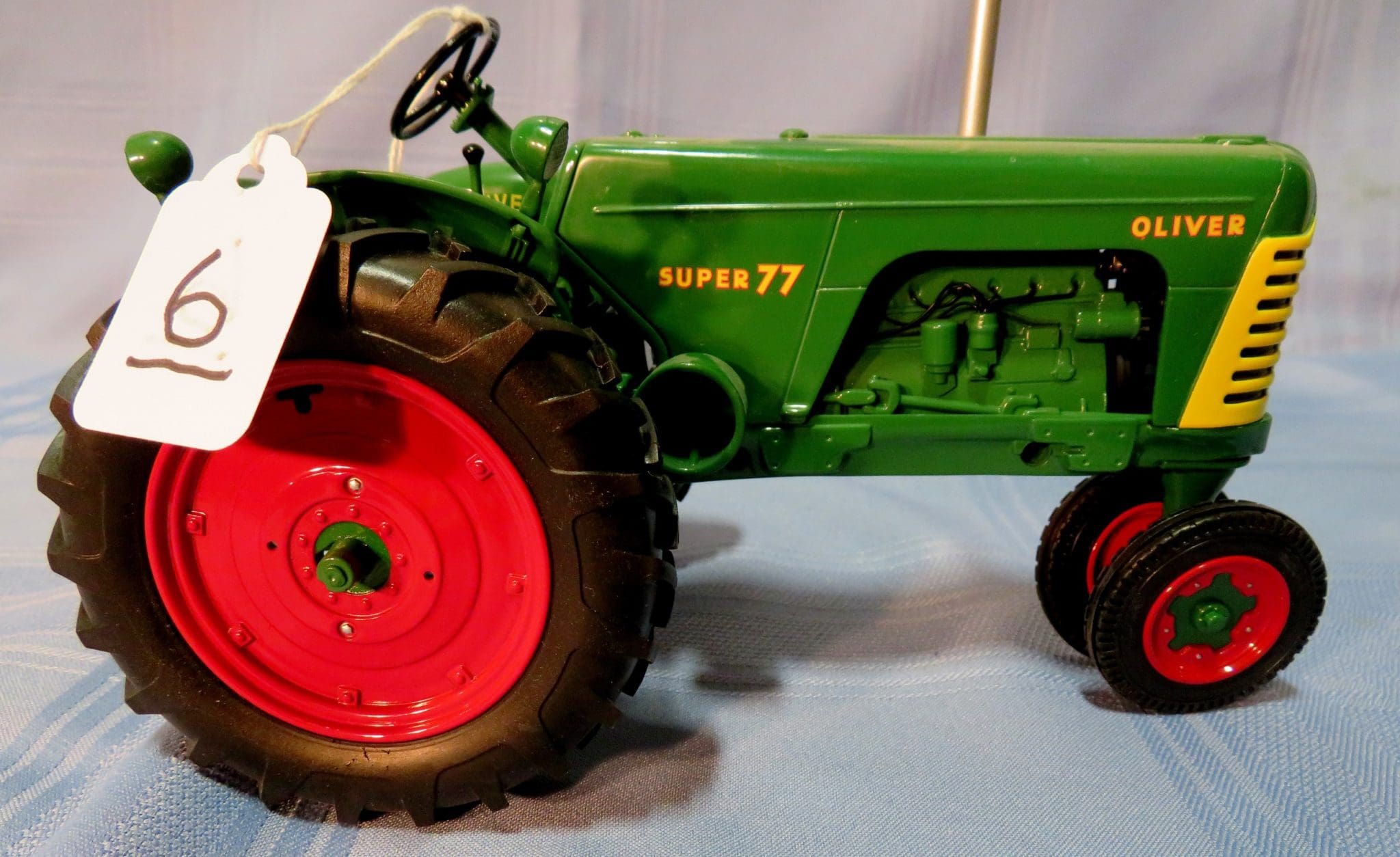 1:64 Scale Farm Toy Oliver Tractor Vintage Collector Tractor Row Crop 88 